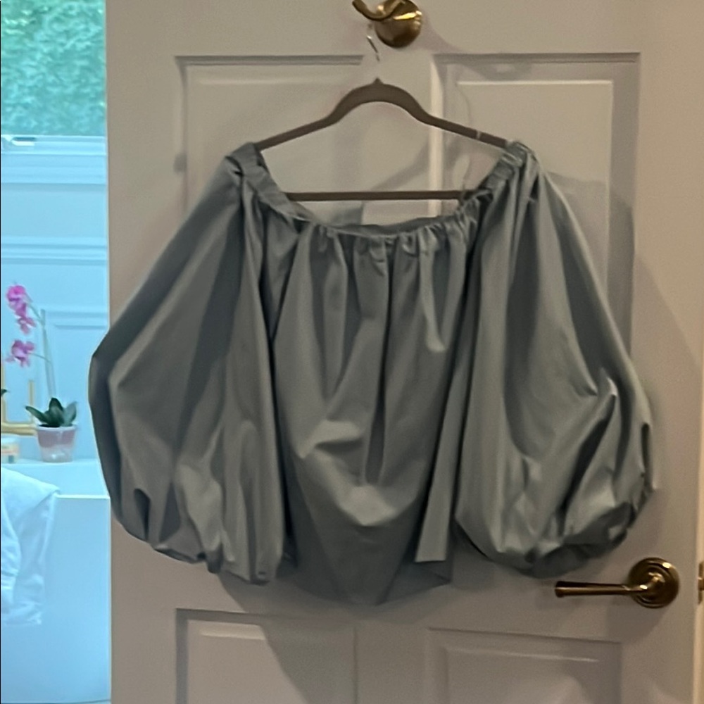 Chic Off-Shoulder Women's Blouse in light Blue